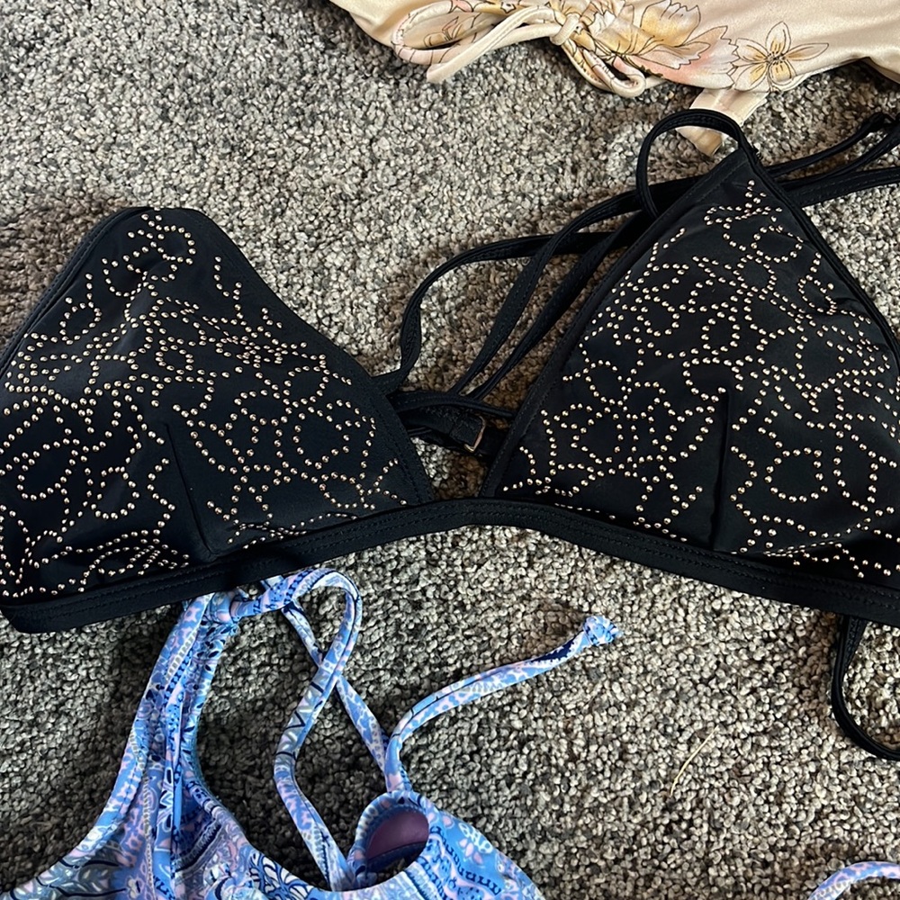 Bathing suits - Picture 5 of 6